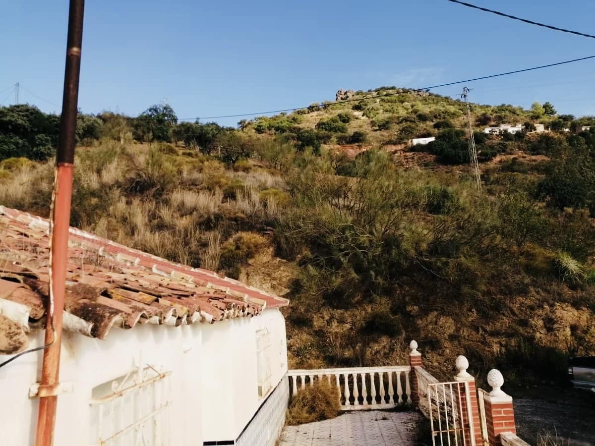 3 bedroom Finca/Country House for sale in Colmenar - € 110,000 (Ref: 8640349)