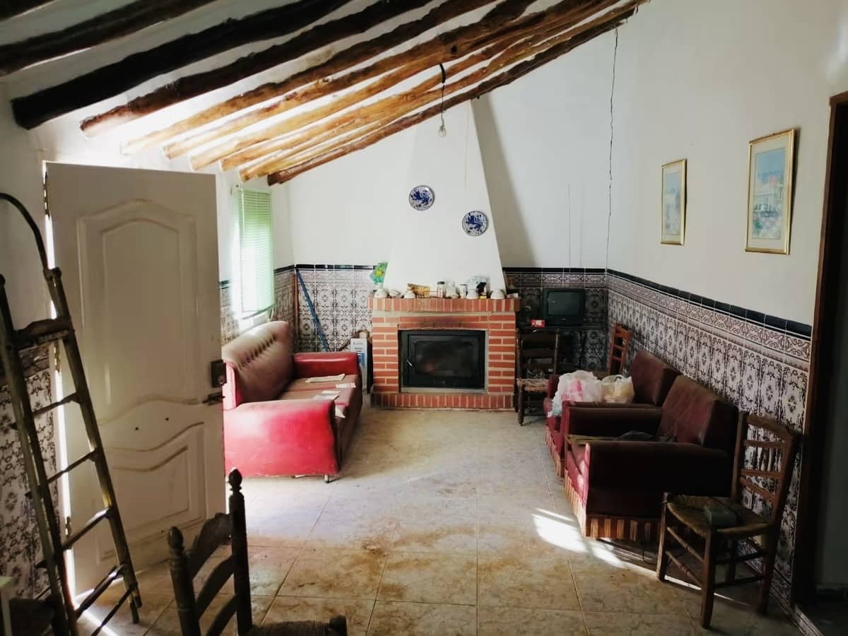 3 bedroom Finca/Country House for sale in Colmenar - € 110,000 (Ref: 8640349)