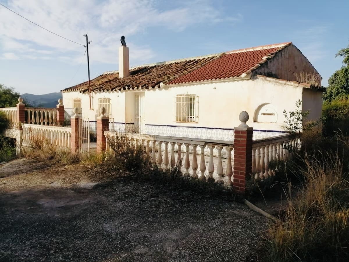 3 bedroom Finca/Country House for sale in Colmenar - € 110,000 (Ref: 8640349)