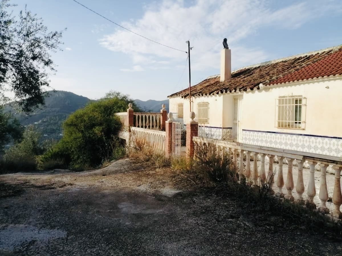 3 bedroom Finca/Country House for sale in Colmenar - € 110,000 (Ref: 8640349)