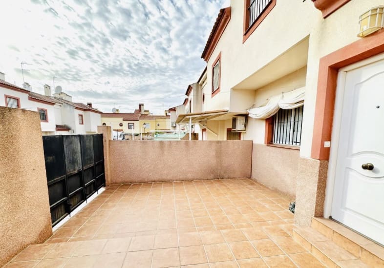 3 soveværelse Byhus til salg i Fuente de Piedra med swimmingpool - € 135.000 (Ref: 8718826)