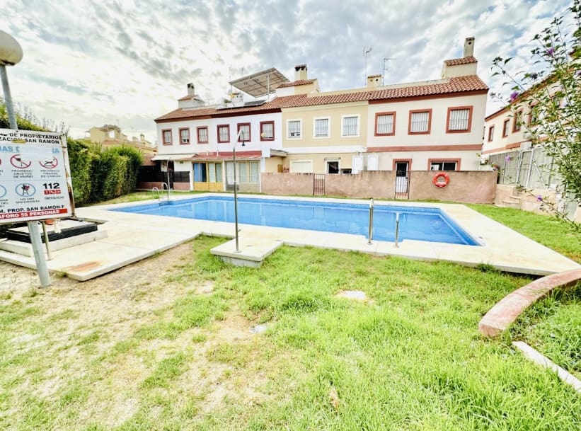 3 soveværelse Byhus til salg i Fuente de Piedra med swimmingpool - € 135.000 (Ref: 8718826)
