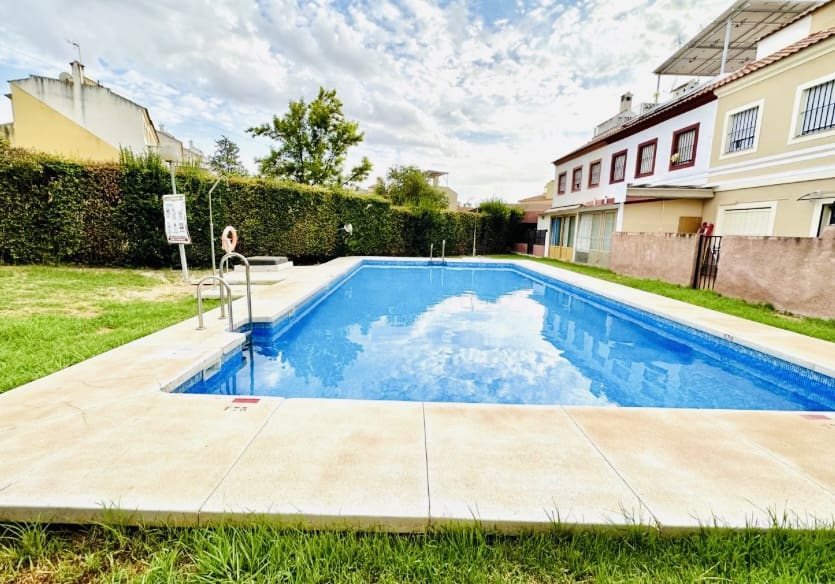 3 soveværelse Byhus til salg i Fuente de Piedra med swimmingpool - € 135.000 (Ref: 8718826)