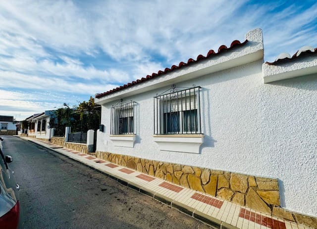 4 soveværelse Villa til salg i Villanueva de Algaidas - € 126.000 (Ref: 8728129)