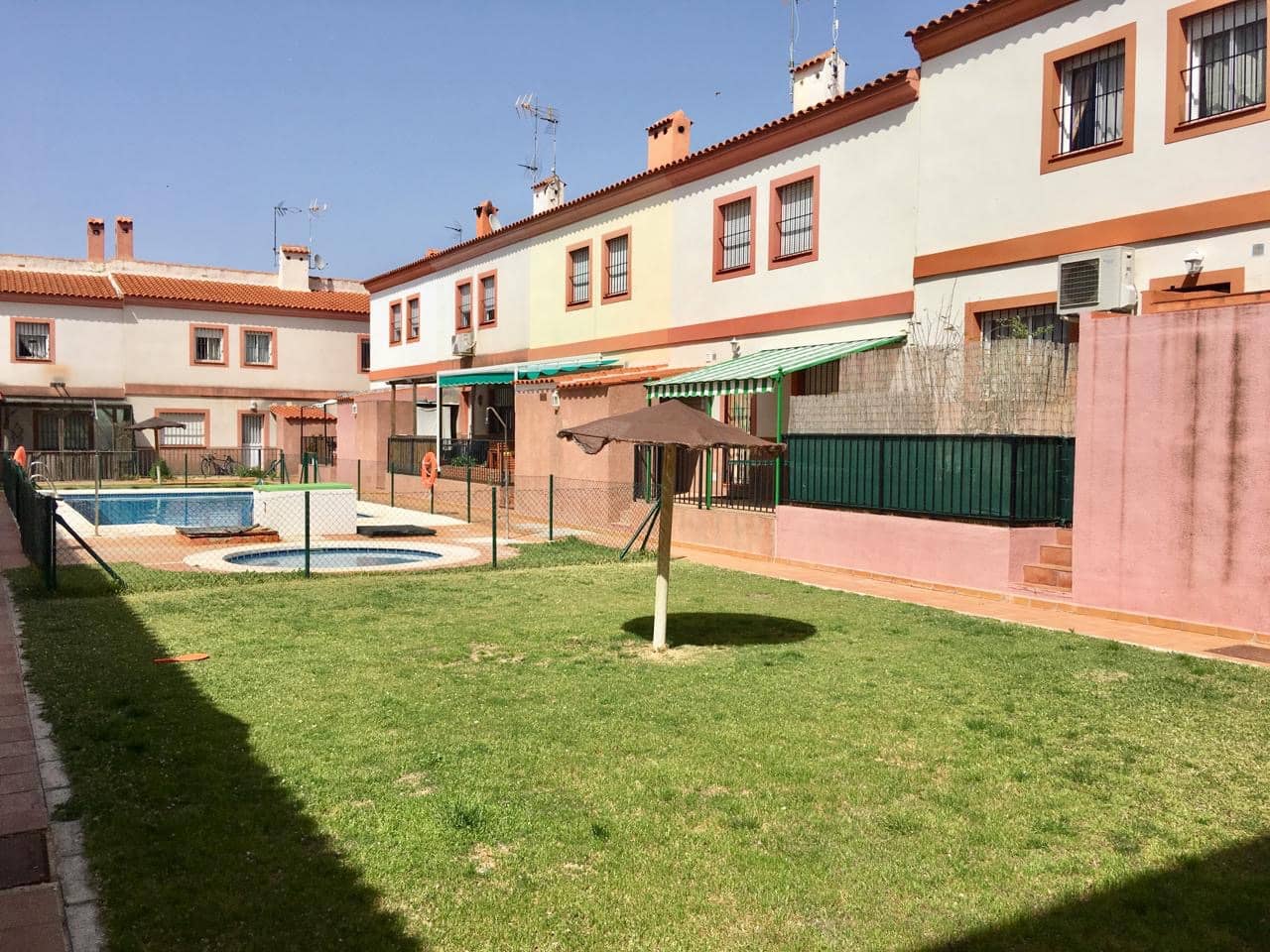 3 soveværelse Byhus til salg i Fuente de Piedra med swimmingpool - € 135.000 (Ref: 8826640)