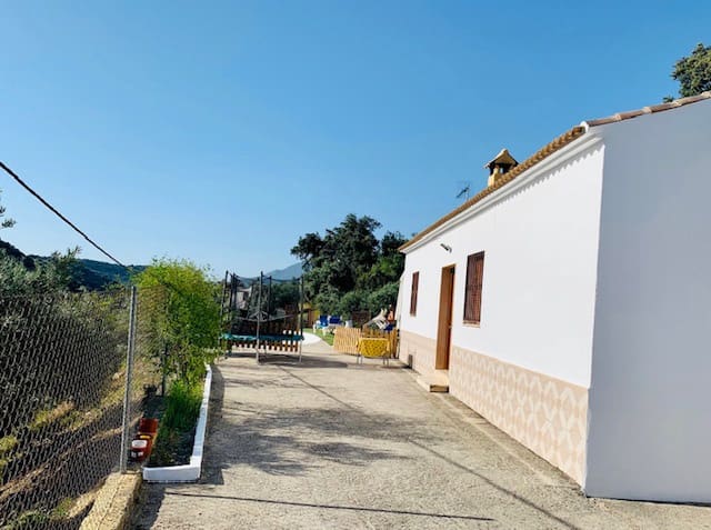 3 soveværelse Finca/Landehus til salg i Iznajar med swimmingpool - € 186.000 (Ref: 8915688)