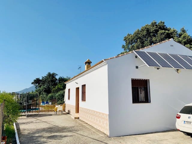 3 soveværelse Finca/Landehus til salg i Iznajar med swimmingpool - € 186.000 (Ref: 8915688)