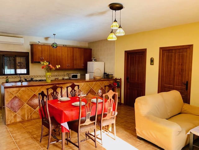 3 soveværelse Finca/Landehus til salg i Iznajar med swimmingpool - € 186.000 (Ref: 8915688)