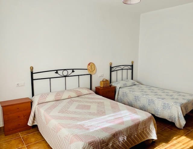 3 soveværelse Finca/Landehus til salg i Iznajar med swimmingpool - € 186.000 (Ref: 8915688)