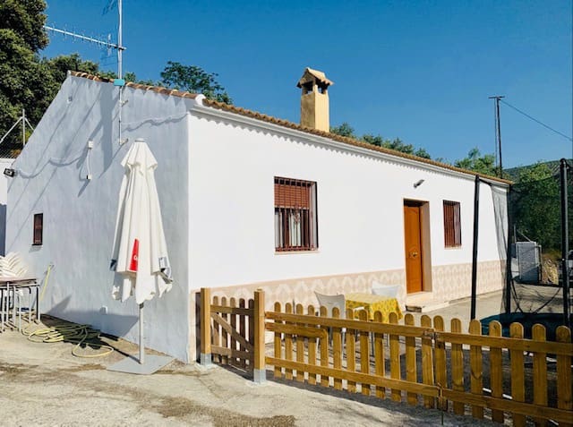 3 soveværelse Finca/Landehus til salg i Iznajar med swimmingpool - € 186.000 (Ref: 8915688)