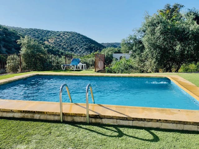 3 soveværelse Finca/Landehus til salg i Iznajar med swimmingpool - € 186.000 (Ref: 8915688)