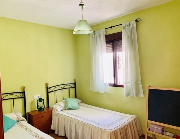 3 soveværelse Finca/Landehus til salg i Iznájar med swimmingpool - € 186.000 (Ref: 8915688)