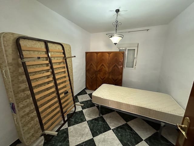 Casa de 3 habitaciones en Colmenar en venta - 76.000 € (Ref: 8918343)