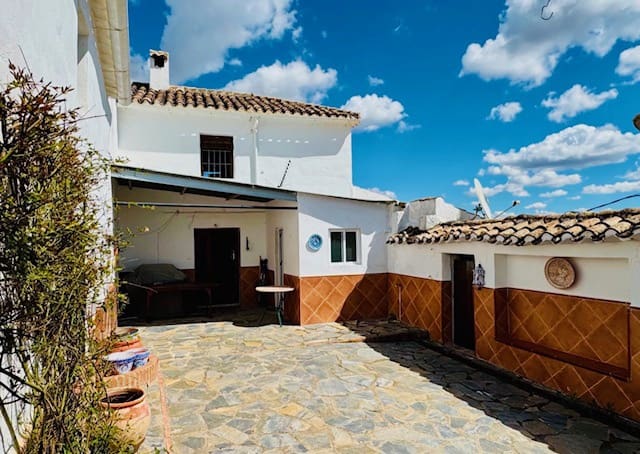 4 soveværelse Finca/Landehus til salg i Iznajar med swimmingpool - € 275.000 (Ref: 8945479)