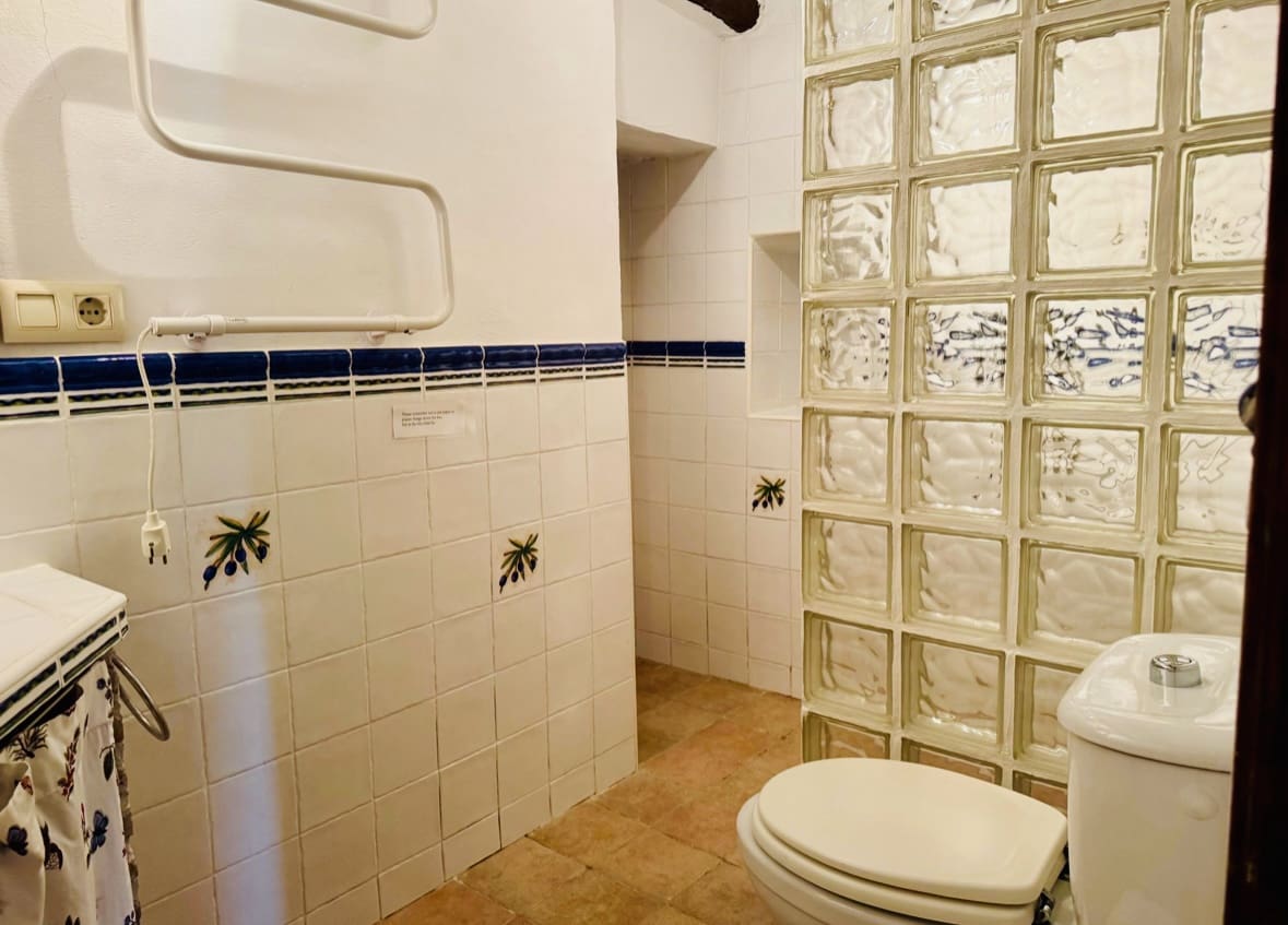 4 soveværelse Finca/Landehus til salg i Iznajar med swimmingpool - € 275.000 (Ref: 8945479)