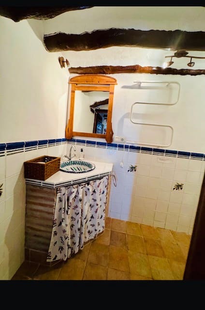 4 soveværelse Finca/Landehus til salg i Iznajar med swimmingpool - € 275.000 (Ref: 8945479)