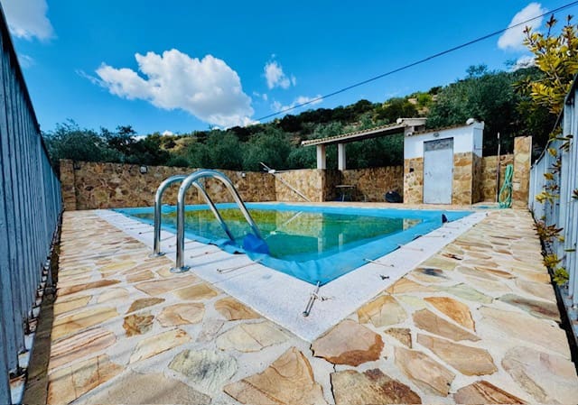 4 soveværelse Finca/Landehus til salg i Iznajar med swimmingpool - € 275.000 (Ref: 8945479)