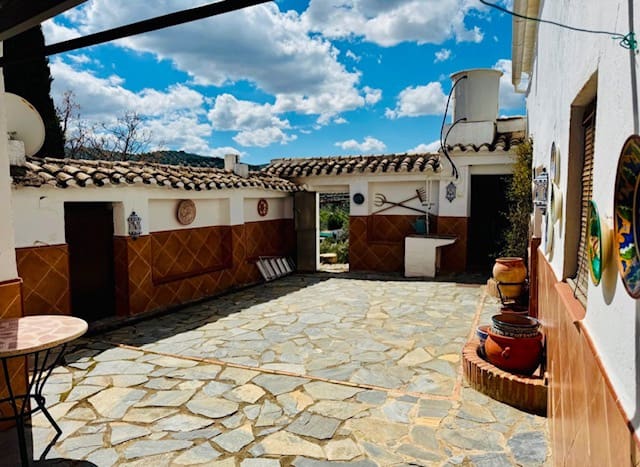 4 soveværelse Finca/Landehus til salg i Iznajar med swimmingpool - € 275.000 (Ref: 8945479)