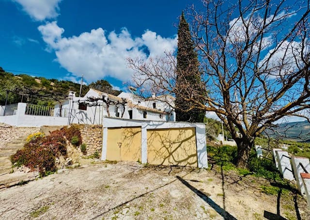 4 soveværelse Finca/Landehus til salg i Iznájar med swimmingpool - € 275.000 (Ref: 8945479)