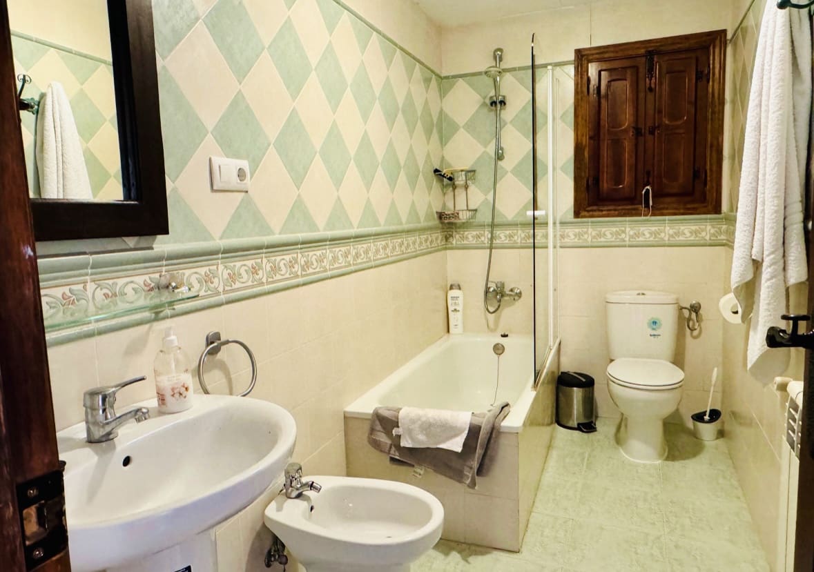 4 soveværelse Finca/Landehus til salg i Iznajar med swimmingpool - € 275.000 (Ref: 8945479)