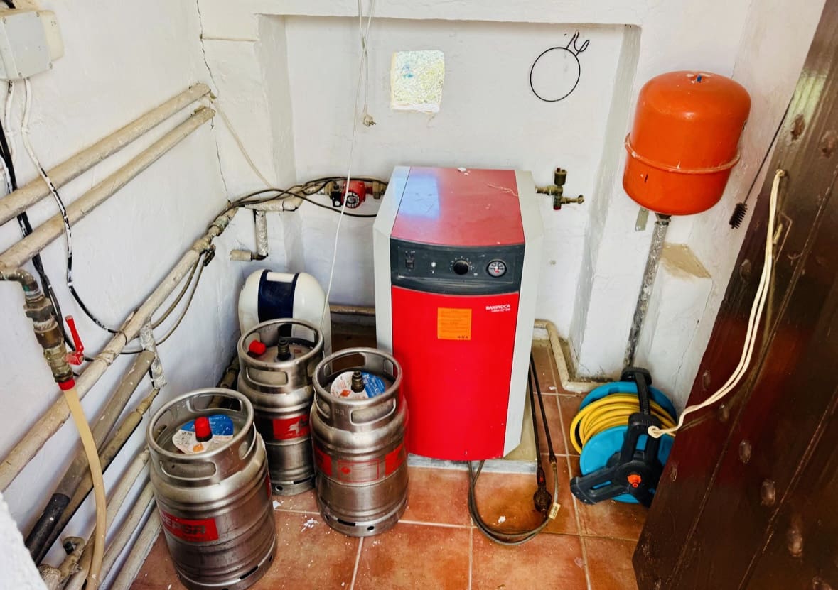 4 soveværelse Finca/Landehus til salg i Iznajar med swimmingpool - € 275.000 (Ref: 8945479)