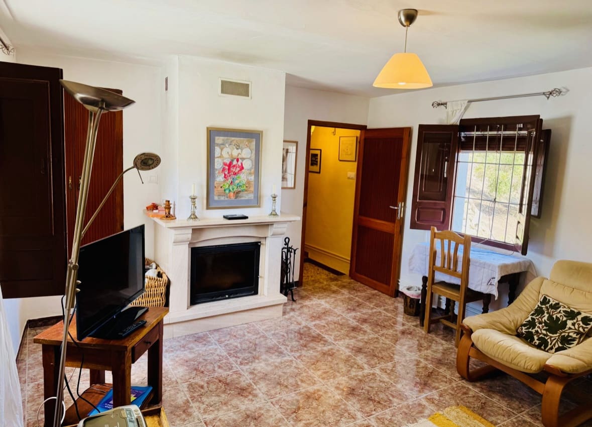 4 soveværelse Finca/Landehus til salg i Iznajar med swimmingpool - € 275.000 (Ref: 8945479)