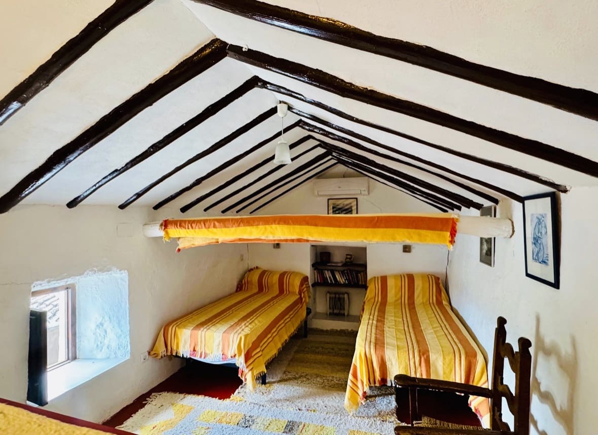 4 soveværelse Finca/Landehus til salg i Iznajar med swimmingpool - € 275.000 (Ref: 8945479)