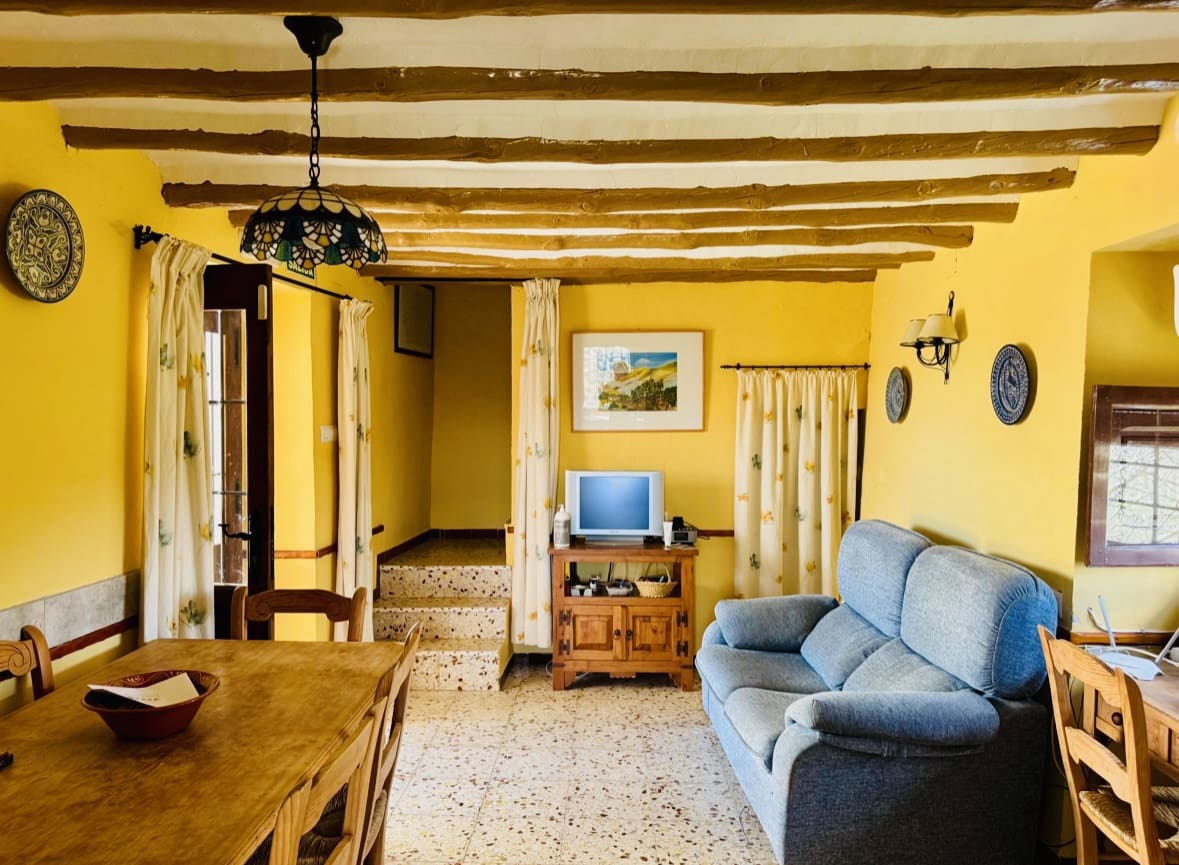 4 soveværelse Finca/Landehus til salg i Iznajar med swimmingpool - € 275.000 (Ref: 8945479)