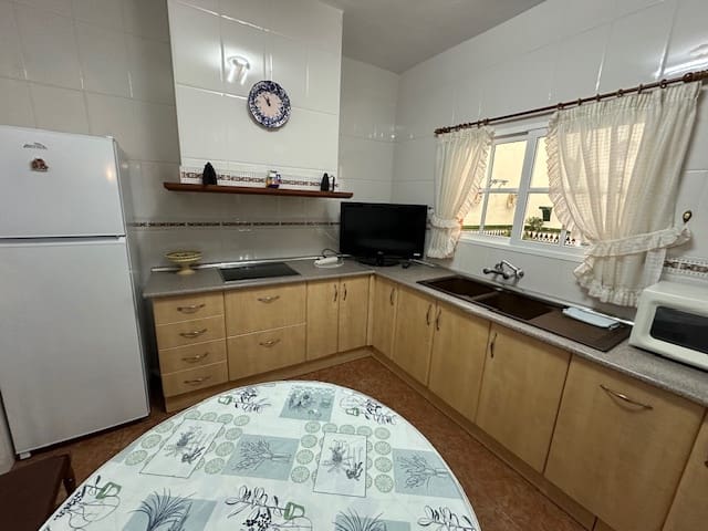 4 soveværelse Byhus til salg i Cuevas Bajas - € 106.000 (Ref: 8953023)