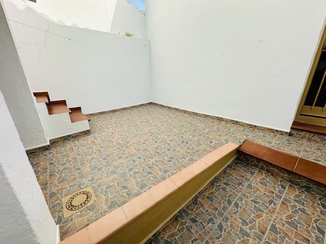 4 soveværelse Byhus til salg i Cuevas Bajas - € 106.000 (Ref: 8953023)