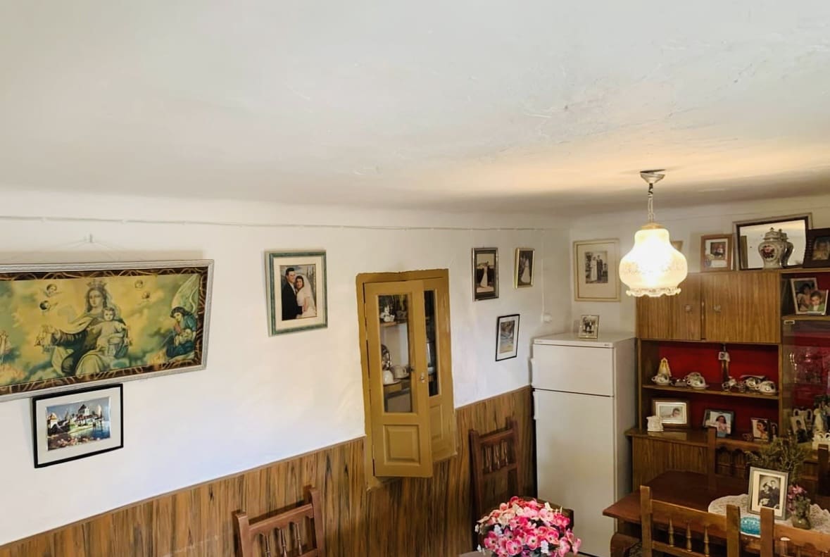 3 soveværelse Byhus til salg i Iznajar - € 55.000 (Ref: 9000302)