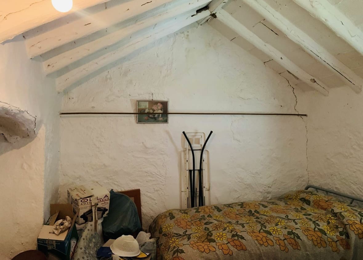 3 soveværelse Byhus til salg i Iznajar - € 55.000 (Ref: 9000302)