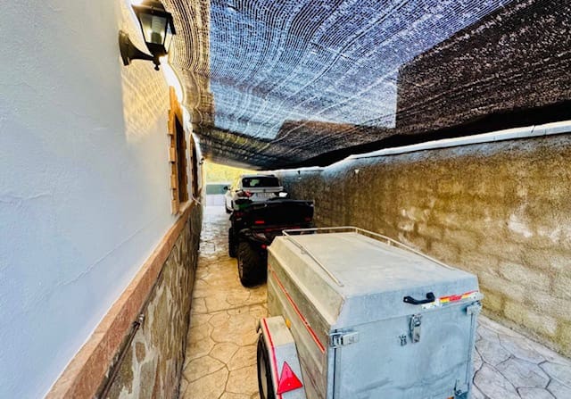 3 soveværelse Villa til salg i Iznajar med swimmingpool - € 269.000 (Ref: 9027378)