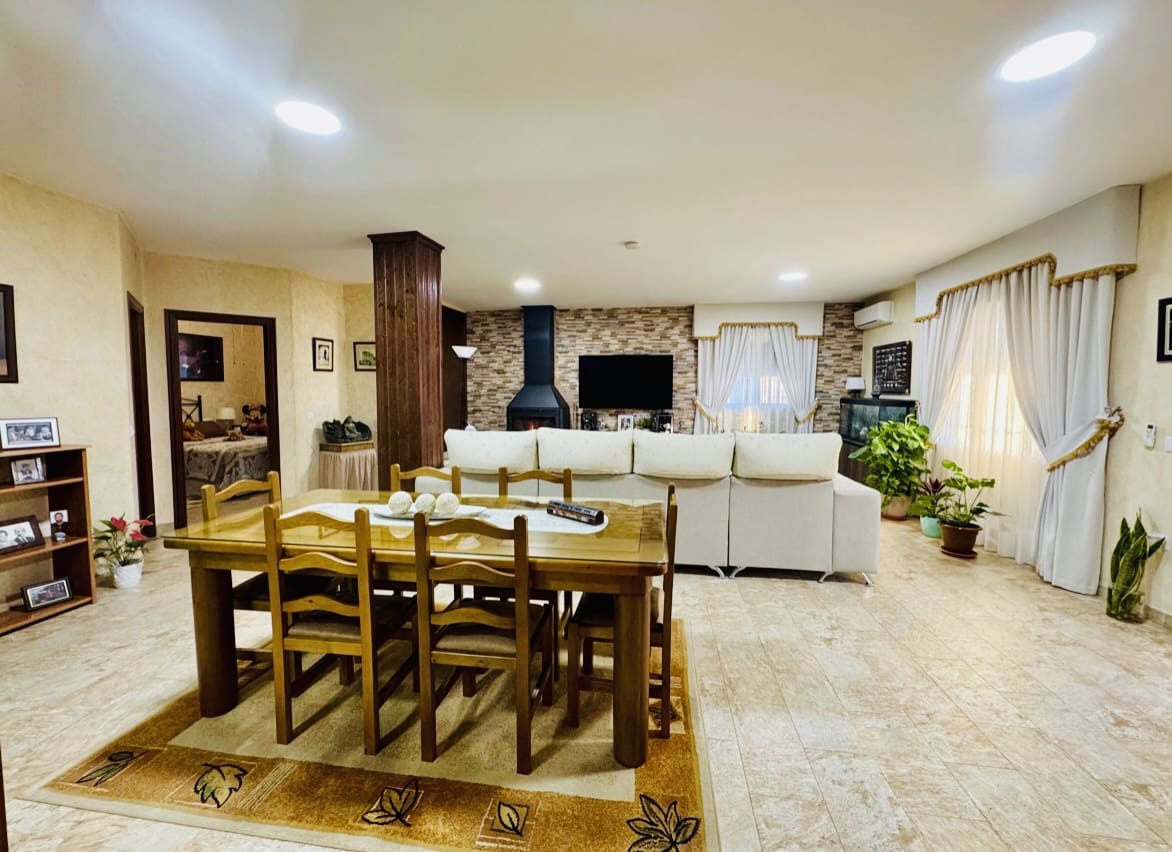 3 soveværelse Villa til salg i Iznajar med swimmingpool - € 269.000 (Ref: 9027378)