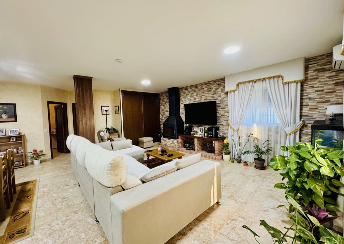 3 soveværelse Villa til salg i Iznajar med swimmingpool - € 269.000 (Ref: 9027378)