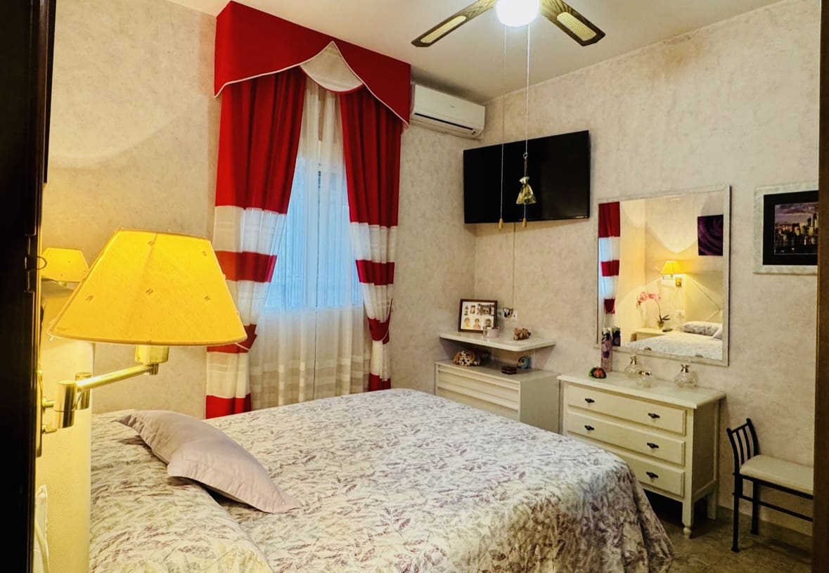 3 soveværelse Villa til salg i Iznajar med swimmingpool - € 269.000 (Ref: 9027378)