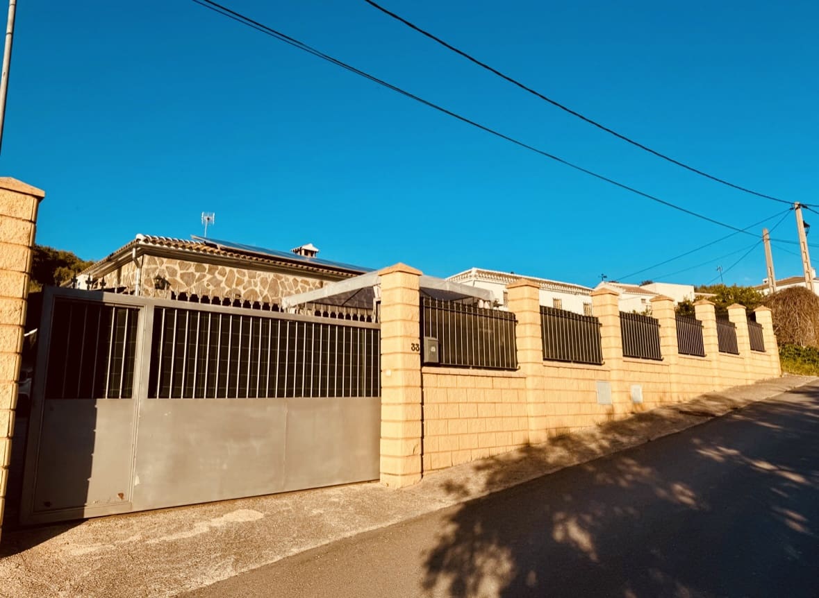 3 soveværelse Villa til salg i Iznajar med swimmingpool - € 269.000 (Ref: 9027378)