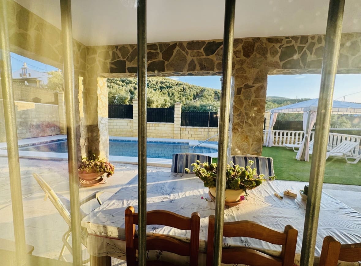 3 soveværelse Villa til salg i Iznajar med swimmingpool - € 269.000 (Ref: 9027378)