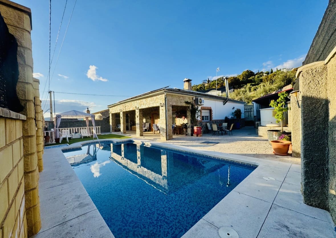 3 soveværelse Villa til salg i Iznajar med swimmingpool - € 269.000 (Ref: 9027378)