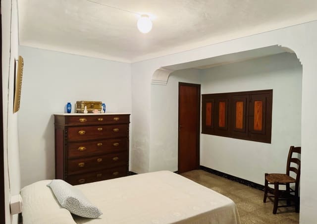 5 bedroom Townhouse for sale in Iznájar - € 78,000 (Ref: 9035838)