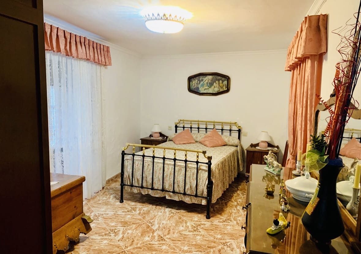 5 quarto Casa em Banda para venda em Iznajar - 78 000 € (Ref: 9035838)