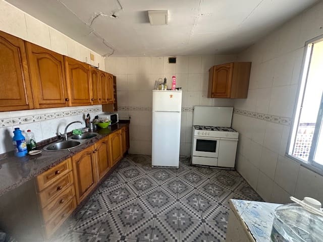 8 soveværelse Erhverv til salg i Villanueva del Trabuco med swimmingpool garage - € 279.000 (Ref: 9085640)