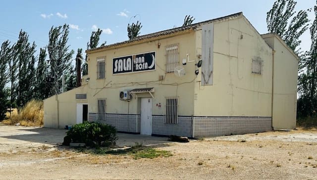 8 soveværelse Erhverv til salg i Villanueva del Trabuco med swimmingpool garage - € 279.000 (Ref: 9085640)