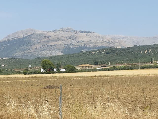 8 slaapkamer Commercieel te koop in Villanueva del Trabuco met zwembad garage - € 279.000 (Ref: 9085640)