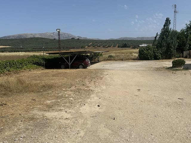 8 slaapkamer Commercieel te koop in Villanueva del Trabuco met zwembad garage - € 279.000 (Ref: 9085640)