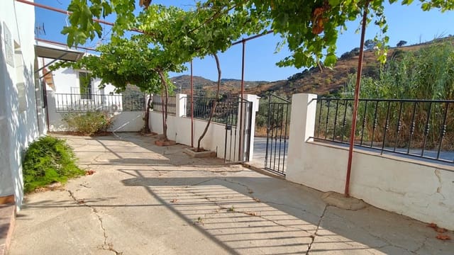 Finca/Casa Rural de 4 habitaciones en Comares en venta con garaje - 175.000 € (Ref: 9103606)