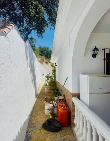 3 soveværelse Villa til salg i Iznájar med swimmingpool garage - € 225.000 (Ref: 9175431)