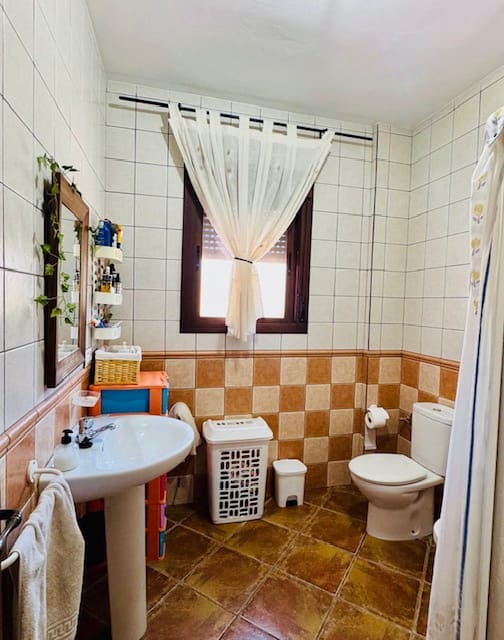 3 soveværelse Villa til salg i Iznajar med swimmingpool garage - € 225.000 (Ref: 9175431)