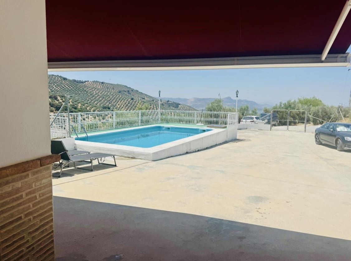 3 soveværelse Villa til salg i Iznajar med swimmingpool garage - € 225.000 (Ref: 9175431)