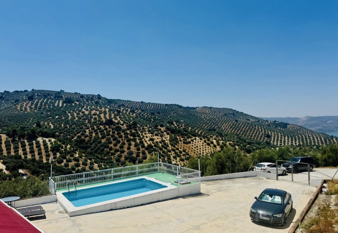 3 soveværelse Villa til salg i Iznajar med swimmingpool garage - € 225.000 (Ref: 9175431)